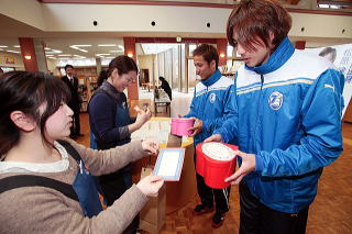 松原選手・夛田選手来館の様子
