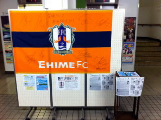 ���QFC�Ɩ{��ǂ����W���̗l�q